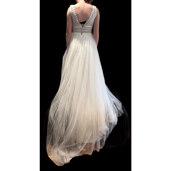 Sorayan size XS Wedding Dress - Picture 12 of 12